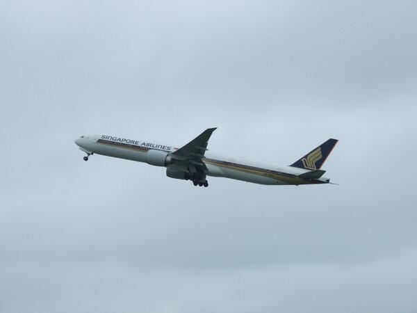 MT111tmd123's tweet image. Heathrow gets their fairshare of tripples @boeing777tweets  @PlaneGeek_x