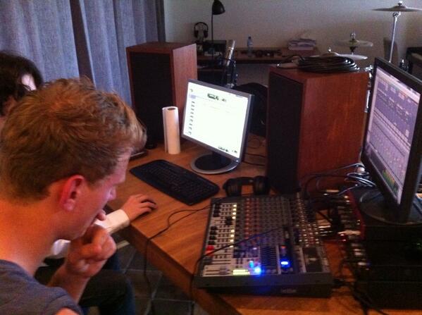 TeamVaga's tweet photo. #Recording in progress. #TeamVaga #studio http://t.co/fkIY1woQMZ