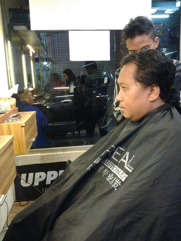 DeswitaHusna's tweet photo. @ivdenny ahhirnyaa potong rambut jugaaa http://t.co/Is47aP4tlO