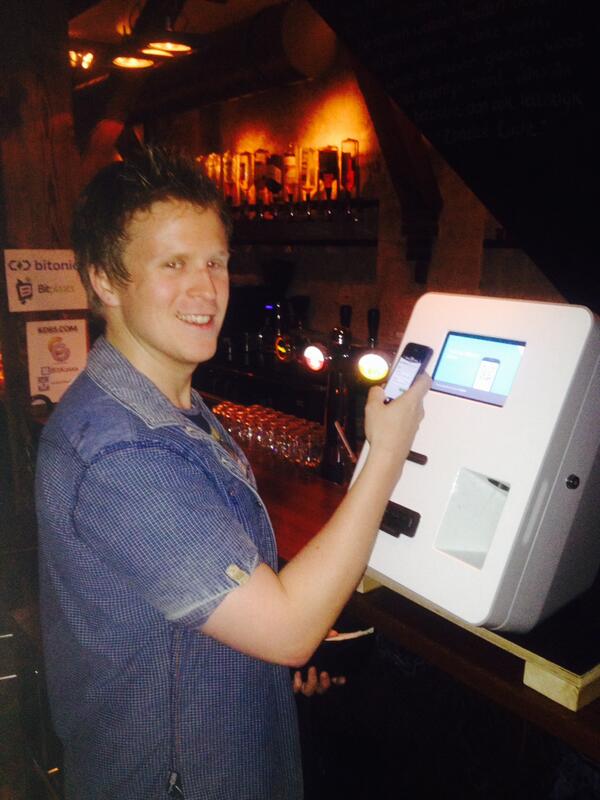 btcdirect's tweet image. Buying bitcoins at the BTM in Arnhem #bitcoinstad
