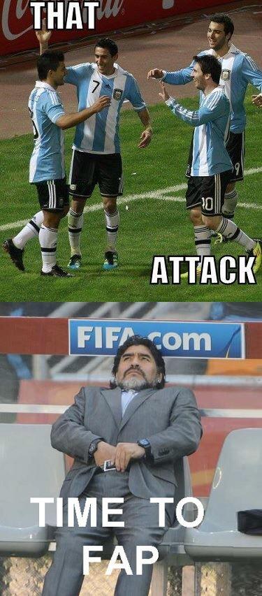 FootballFunnnys's tweet photo. That Attack http://t.co/5hEXBBdeZx