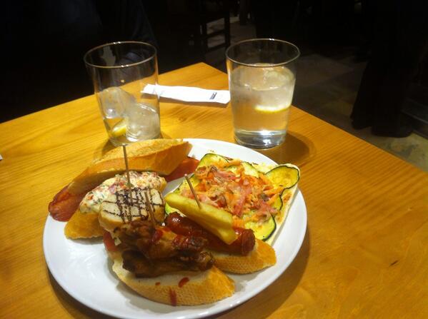 romain649_lonca's tweet image. @nicolasbordes @BixGil @P_BartheSpiess @TimJaubert #socute #martini #sanse #tapazzzze