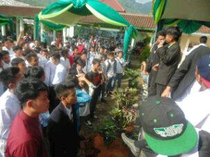 Digoyang mang... <a href="/1933Fahmi/">Ivan Fahmi Suteja</a> <a href="/RASTANGGA/">AnGgaA</a> <a href="/malikarifin6/">Malik Arifin</a>