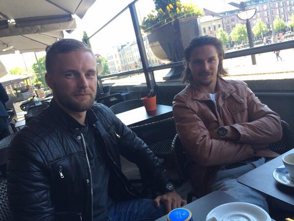 "Vi håller på Henke!" Frölundas grabbar håller ihop. Eller hur, <a href="/FredrikPetters2/">Fredrik Pettersson</a> och <a href="/ErikKarlsson65/">Erik Karlsson</a>? #letsgorangers