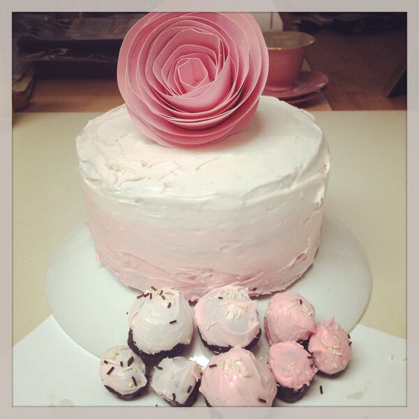 ATPrettyThings's tweet image. This first tweet is brought to you by the colour pink and the taste of cake! All that's missing is glitter!