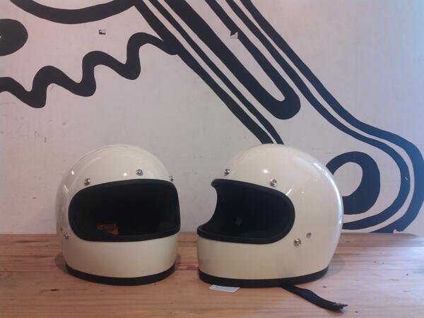 Gringo Helmet - Gloss Vintage White IDR. 2.650.000