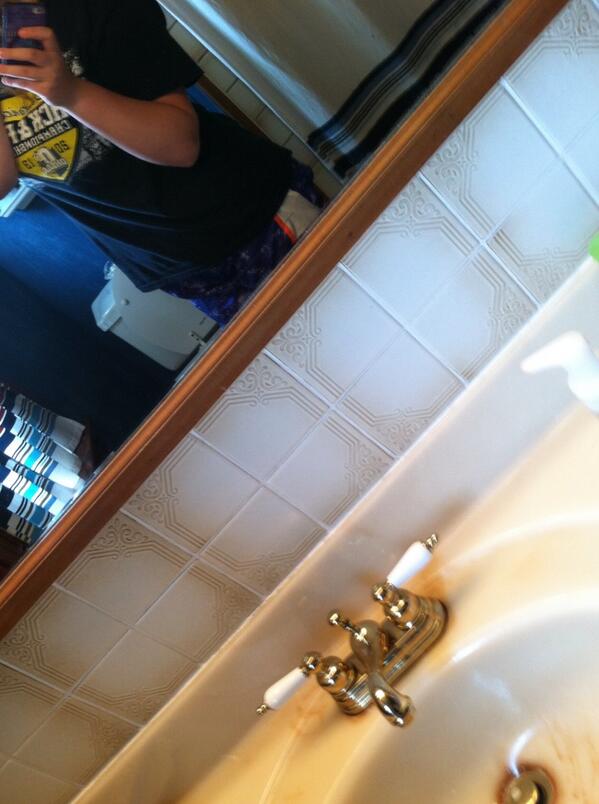 agustdsjiminie's tweet image. #NotMatching #NotMyBathroom #ootd