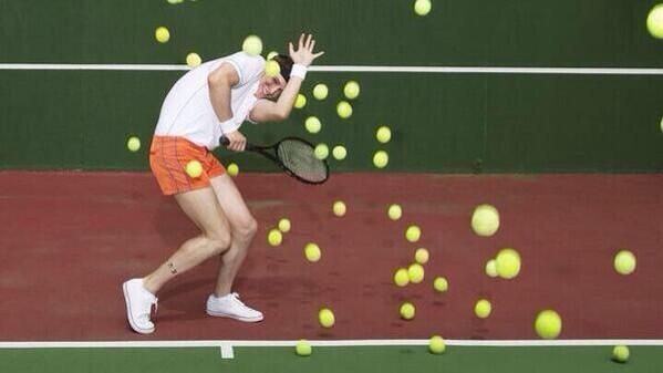 DEVORARISMS's tweet image. Dodging the gay like