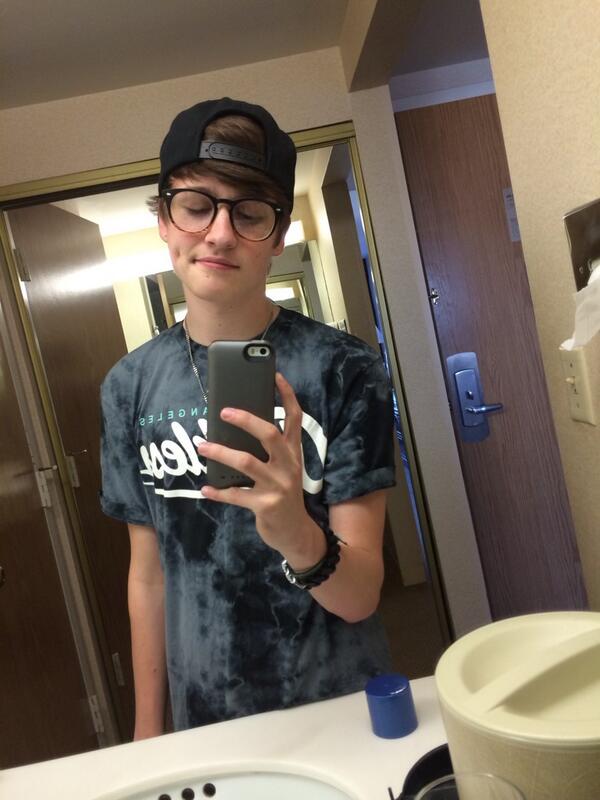 CrawfordCollins's tweet photo. RT for a DM/Followback! :) http://t.co/zH7tUmgmXu