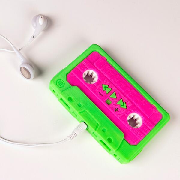 GrandImageKate's tweet image. "@designmilk: Bring back the 90's w 3D printed mixtape: design-milk.com/makerbot-bring… http://t.co/i4uudhociB"  I want a 3D printer so badly
