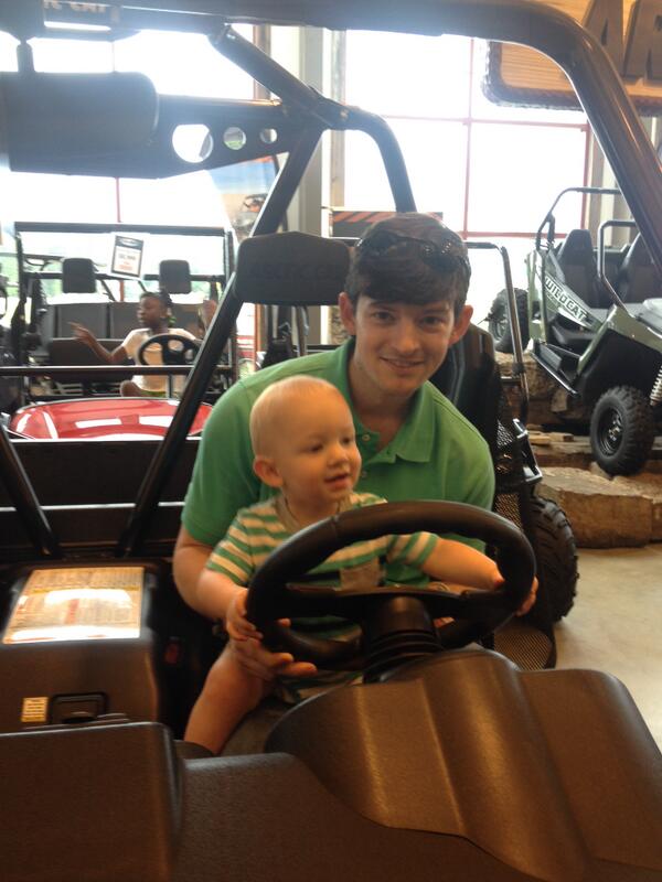 shannondrpr's tweet image. @deepsouthpout @gshermanclothes @TFstarkville @929_Coffee @LovePoppyJewels @StarkvilleGrill #dspdads Fun!!!! 😍😊