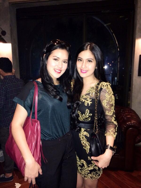 SandraDewi88's tweet photo. With my fav singer @raisa6690 http://t.co/mztFkDjFvv