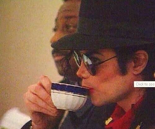 angrymjj's tweet photo. "@TMZ: Jermaine Jackson thinks Michael Jackson would've set Justin Bieber straight... http://t.co/FpFUOM8eRe" http://t.co/I5NGr8oixd