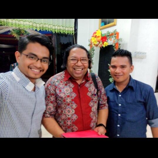 2 org paling eksis di workshop penyiaran kpid hahaha, nice photo w/ p'<a href="/FransDemon/">Frans Padak Demon</a> <a href="/voaindonesia/">VOA Indonesia</a> #VOA_NTT