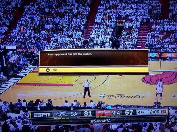 FunnyPicsDepot's tweet image. The heat right now 😂