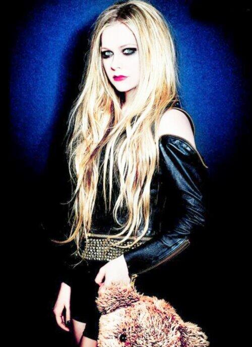 xavigne's tweet photo. Comeback dari hiatus avril mau #openfollow for rp western. Jfb tepatin! :) http://t.co/sdkFRV4KtG