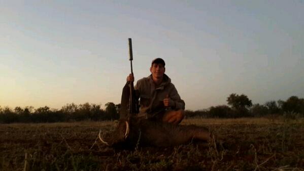 lekker eerste vark saam <a href="/therealhencus/">Hencus van Wyk</a> ! #numbaOne!