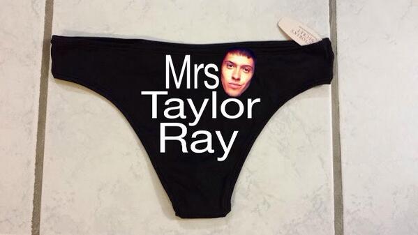 TaylorRaysTweet's tweet photo. “@mrstaylorray: Yees sign me up for 600 of these 🙆 @TaylorRaysTweet http://t.co/THIfJd9BRZ” 😂😂