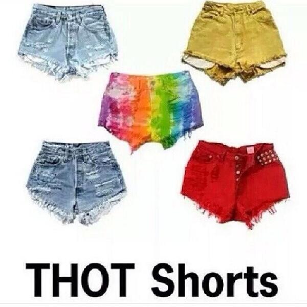 HutsAlexander's tweet photo. Don't trust girls who wear these 😤🙅😂 http://t.co/v5frLUSBDY