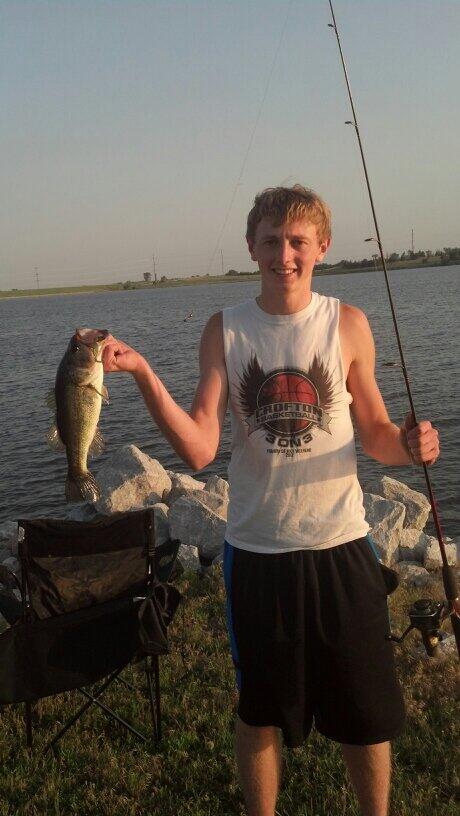 tanner7484's tweet photo. Early to bed...early to rise...fish all day...make up lies... http://t.co/IWjr3Ng6oo