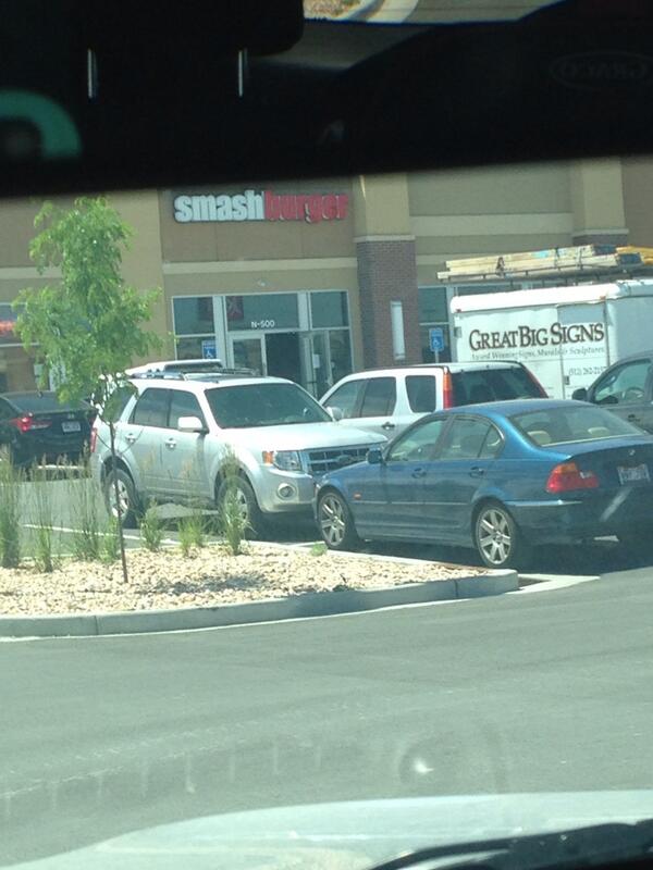 TRLteerich's tweet photo. OMG!!! What's that I see... A #Smashburger in MY city @UteCrossFit #inluv http://t.co/IGvGiK6TCK