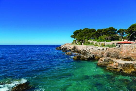 AFrenchProperty's tweet image. Who knew the #Ricard pastis brand has its own islands in #Provence? Merci @FranceToday! bit.ly/1s4xtKb