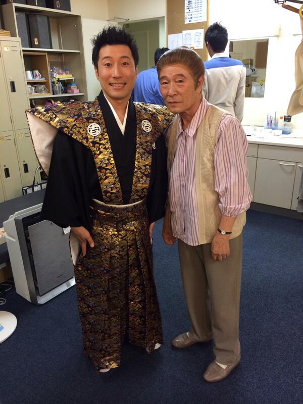 佐藤太一郎 吉本新喜劇 V Twitter すっちー座長就任公演 一回目の公演が無事終了しました 新喜劇の開演前に座長就任の口上があるのですが 袖から見てて目頭が熱くなりました すっちー座長の晴れの舞台に花を添えれるよう 微力ながら精一杯頑張ります Http T