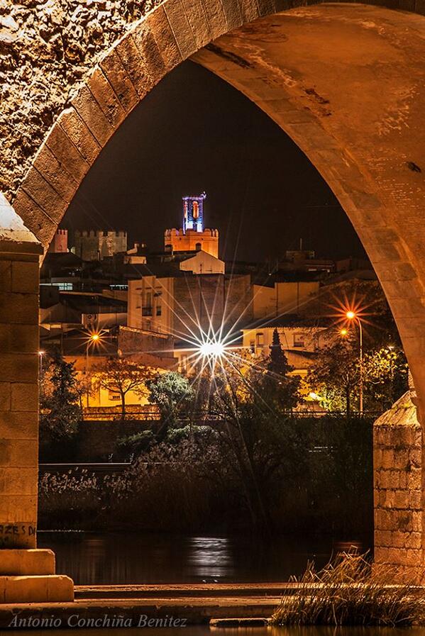 CiudadDBadajoz's tweet photo. CON TODAS LAS LETRAS ... IMPRESIONANTE NUESTRO #BADAJOZ http://t.co/j0Yp1jQZtV
