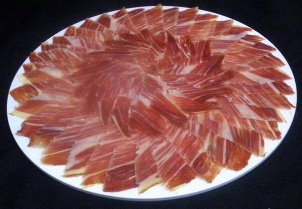 dquijotemeson's tweet photo. En el Mesón don Quijote podrás disfrutar de un buen plato de Jamón! #mesondonquijote http://t.co/3sfa1SXwPG