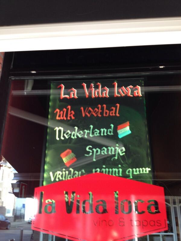 Ook live voetbal, bij La Vida Loca; gratis TAPA bij een drankje.