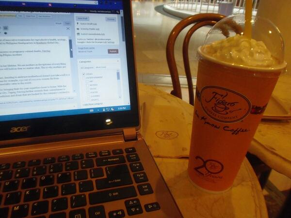 raincheckblog's tweet image. Coffee Now - Beer Later :) #WhiteChocoMocha @figarocoffeeHQ