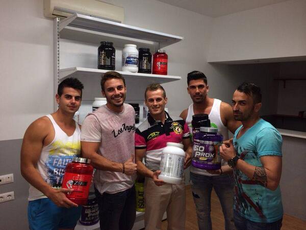 FranLara__'s tweet photo. A tope con #NutriPlanet !!

Grupazo !!

@Christian2528L 
@serolid 
@ProTTee 
@GabigogoGabriel http://t.co/vcifPSrexf