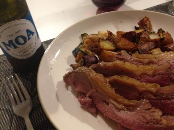 JimmyMistyCove's tweet image. Winter roast with my new favourite @MOABEER #sessionpaleale