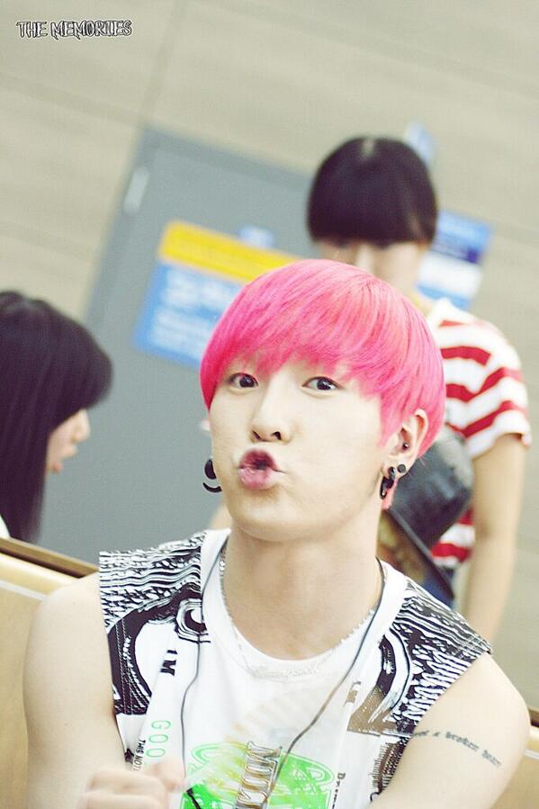 <2014.06.10인천공항출국>
6일이나지낫어요업뎃안한지둥!!ㅎㅎ
이쁜용기오빠보고가세요~♥♡
@vqocndtjrv #NOM #용기