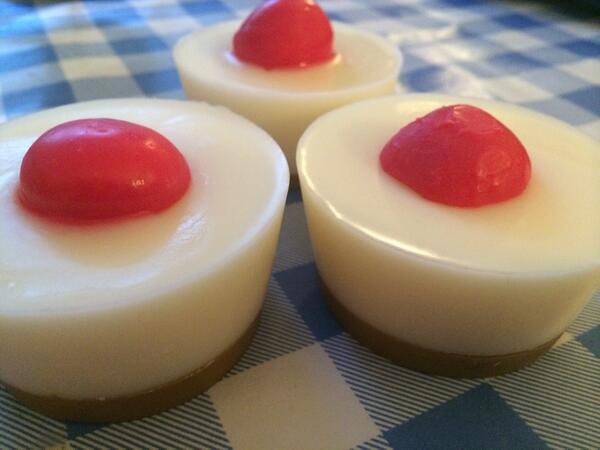 matildasmoments's tweet photo. Cherry bakewell wax melts. http://t.co/BXZqyAseww