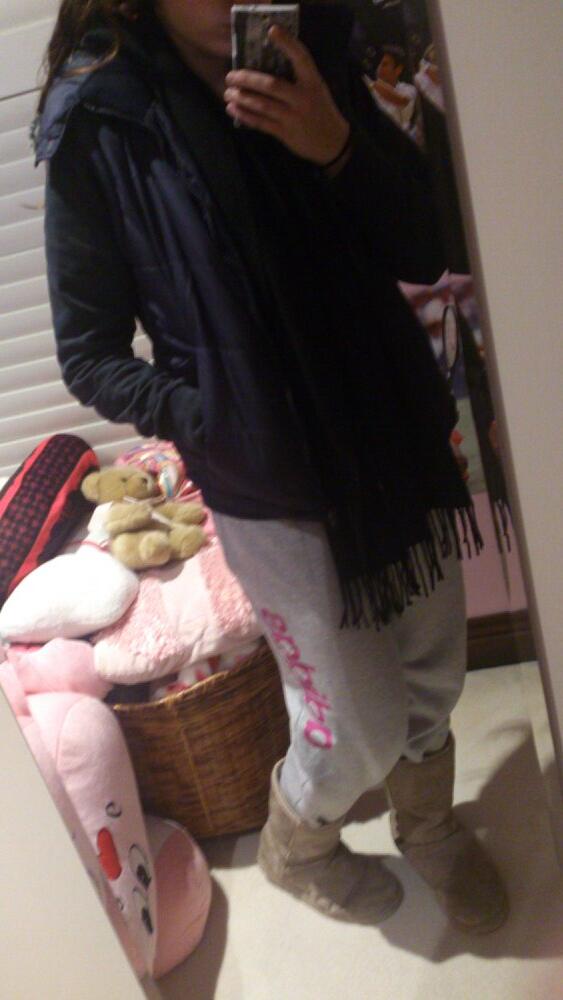 eemmrose's tweet image. Why am I going to school 7:30 on a Wednesday night #rathernot