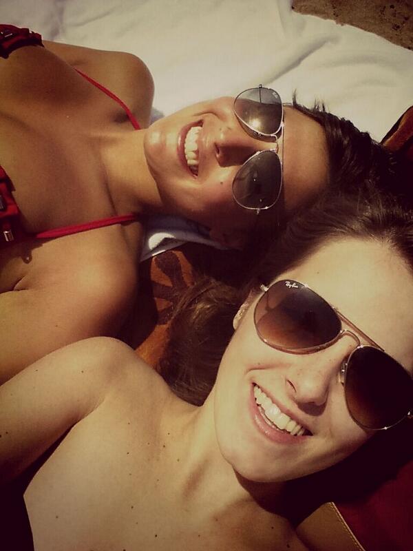 SaizSara's tweet photo. tomatitos al sol con @sanmoraleda ahora si que si, empieza el veranoo!!! http://t.co/A1vrYJVmVk