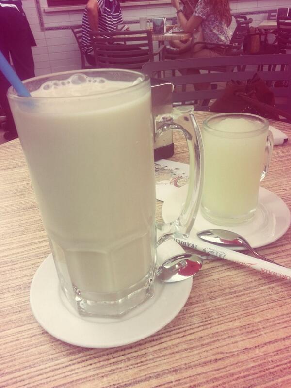 WintorSan's tweet photo. Disculpa... la mas grande que tengas porfavor! #horchata #Daniel's #verano #I♥VALENCIA http://t.co/v0qII9F4Mt