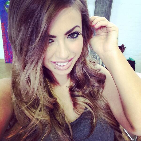 mtvgeordieshore's tweet photo. How gorge does our @HollyGShore look on today's shoot?! #HereComeTheGeordies http://t.co/toJDcTiUdy