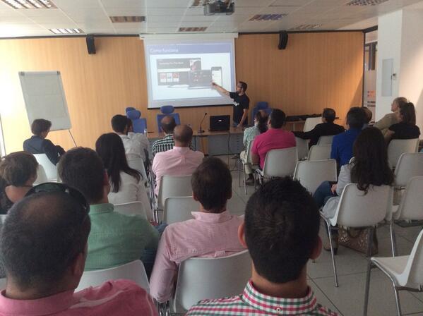 pablogarguez's tweet photo. Presentación de @Joanes04 de @PlayMyTweet en #TICExtremadura en @FEVAL_ @SmartPoliTech @EPCC_Unex @luiky_ @mbarrenag http://t.co/K1vD8sE23L