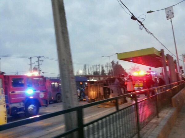 CKarapob's tweet photo. Ambulancia chocada y volcada en Santa Rosa con Baldomero Lillo pista buses al sur http://t.co/IAiH8yfw0s