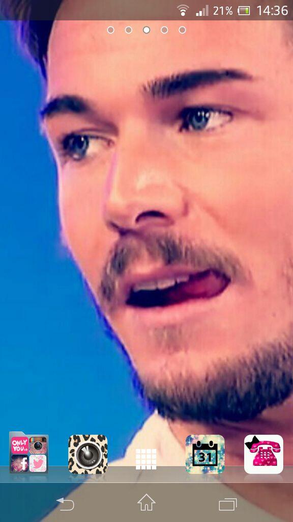 CrisdelRoyo's tweet photo. Te gusta mi fondo de pantalla?PORQUE A MI ME ENCANTA @Tony_Spina Ti amo bello♥ http://t.co/KV9hVMnkwB