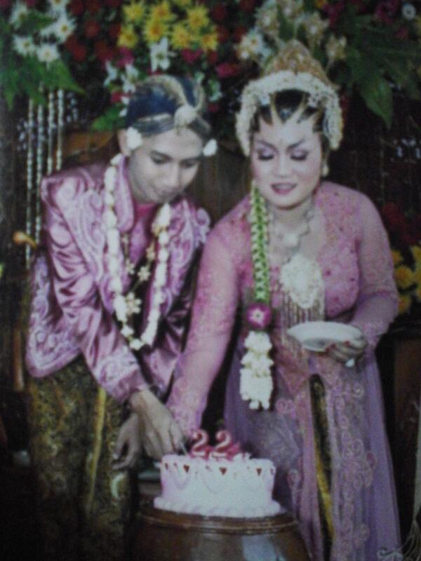 yuni_awe's tweet photo. Wedding day.. http://t.co/hqR4MGoiKd