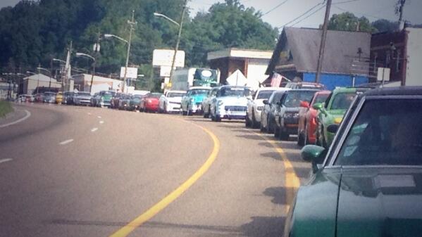 lauren4jade's tweet photo. The hot rods are taking over. #hotrodconvoy #HRPT14 @hotrodmagazine http://t.co/9Qx3z4T0YI