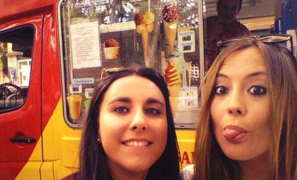 8natalia_mejias's tweet photo. Jodiendo fotos jaja @Marifirmen http://t.co/pUP5cr6nP0