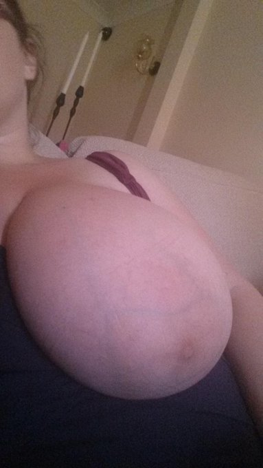 Gigantic booooobie #hugetit #lickit http://t.co/vtSQX00AI0<a href="/tag/hugetit"class="tags">#hugetit</a><a href="/tag/lickit"class="tags">#lickit</a>