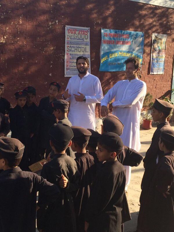SAfridiOfficial's tweet photo. National Spirit empower my hands to promote any cause for my soil #nopoliticalmileage http://t.co/7NZYRu36R5