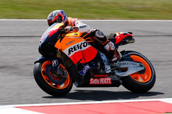 bgmotogp's tweet photo. #OnThisDay in 2011, Casey Stoner And Marco Simoncelli Rule Silverstone Qualifying http://t.co/UhGPF1ykMo #MotoGP http://t.co/Iybp8lMNdh