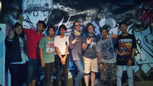 Narsis dulu ahhh <a href="/kusumacafe/">Kusuma Coffee Shop</a> ... Yuk dinikmati coklatnya, kami buka malam ini - cc <a href="/kulinerpati/">Kuliner Pati</a> <a href="/Sekitar_Pati/">Pati Bumi Mina Tani</a>