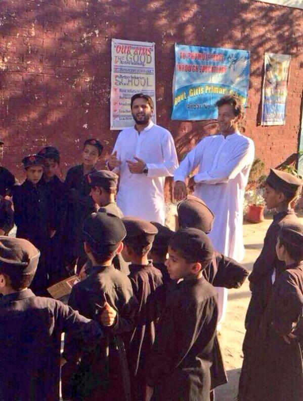 ImranGhazaliPK's tweet photo. @SAfridiOffical and @ImranKhanPTI talking to students in Swabi #TameerESchool @AtifKhanpti http://t.co/cnLTkBPXAb